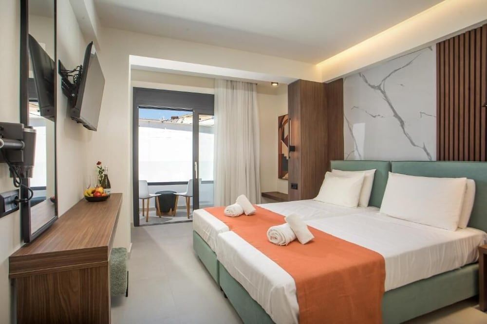 Aurora Living - Adults Only 2