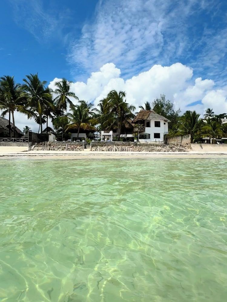 Mango Beach House 1