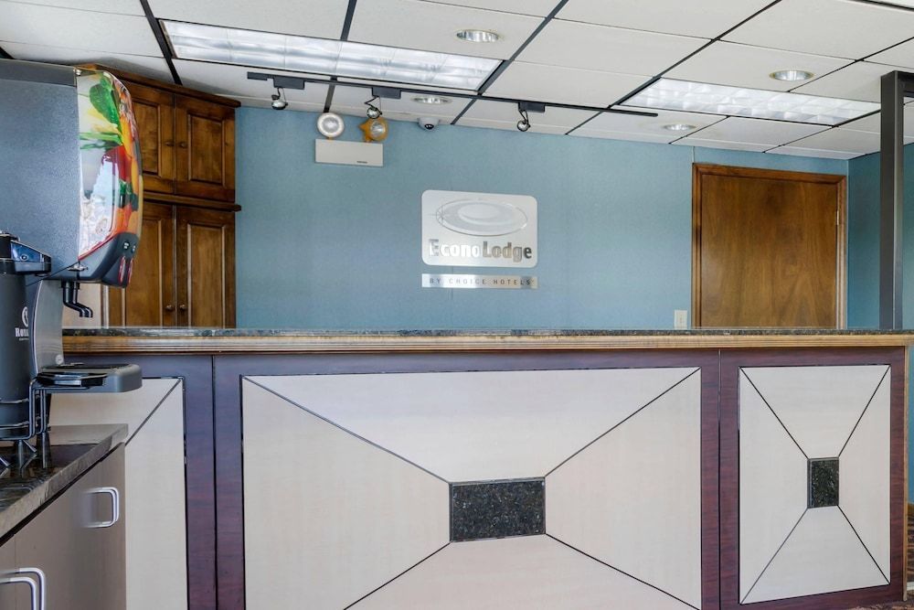 Econo Lodge Knoxville North 2