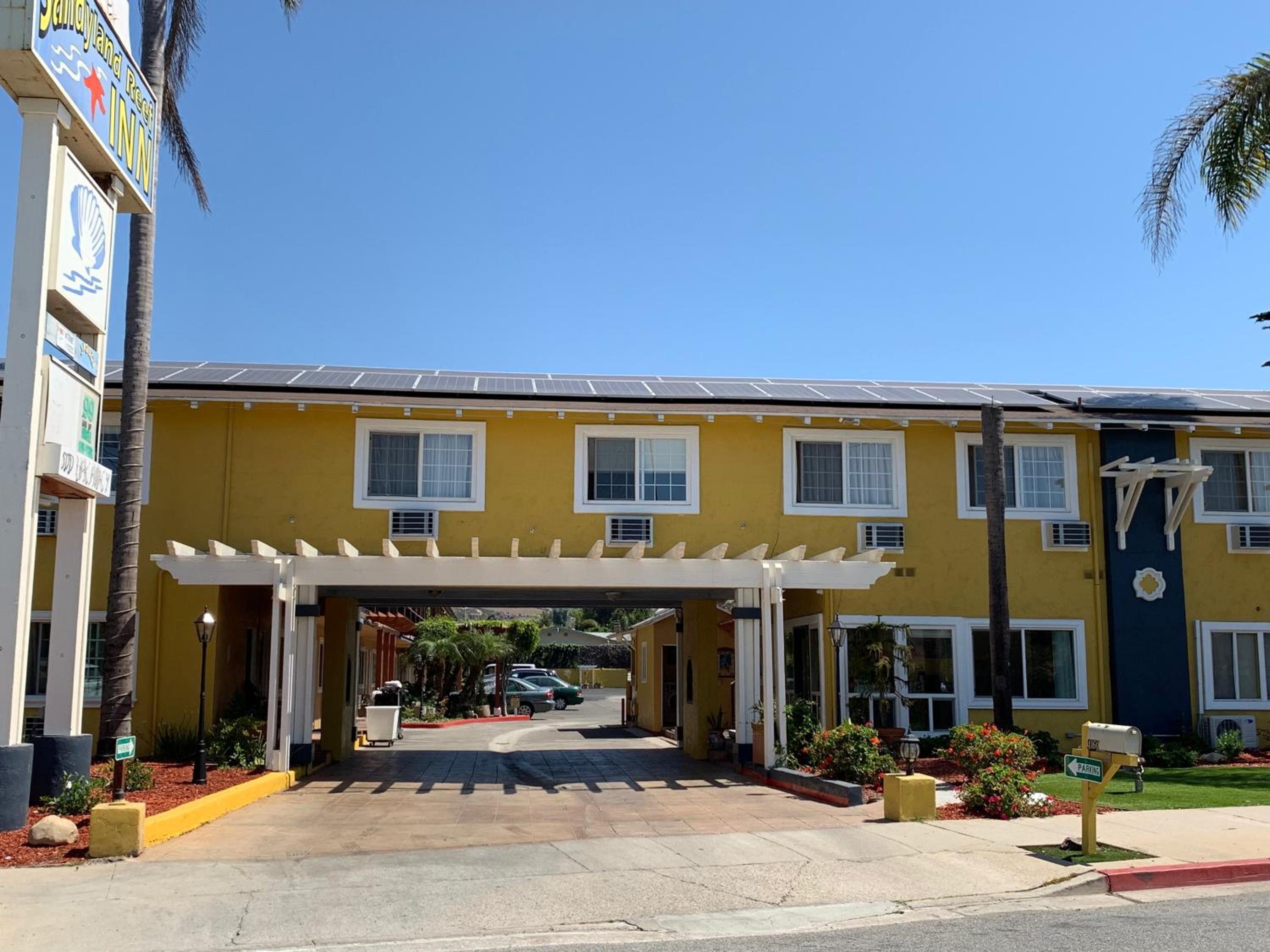 Sandyland Reef Inn 1