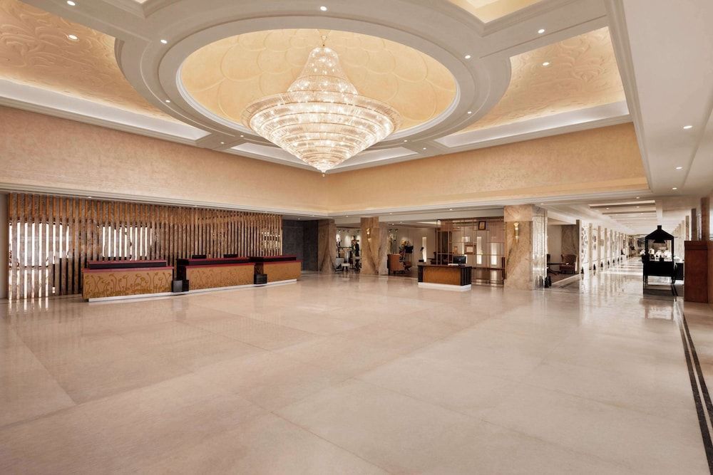 Ramada Plaza by Wyndham Lucknow 2