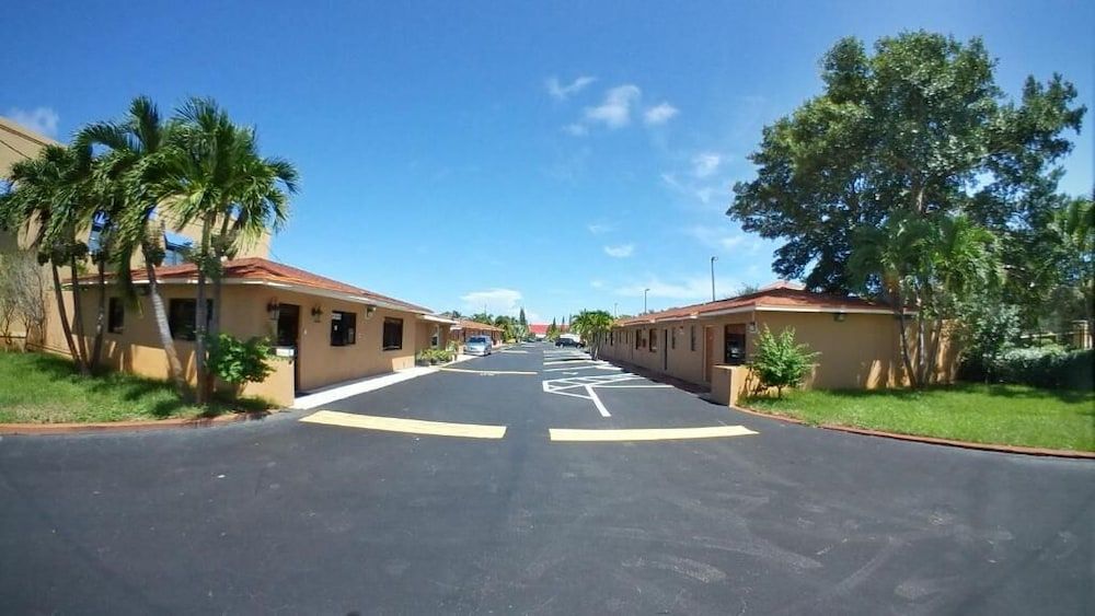 Travel Inn of Riviera Beach 1
