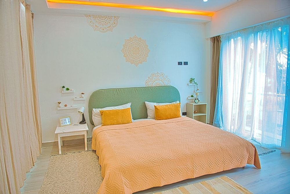 MARINA BAY HOTEL BOUTIQUE 2