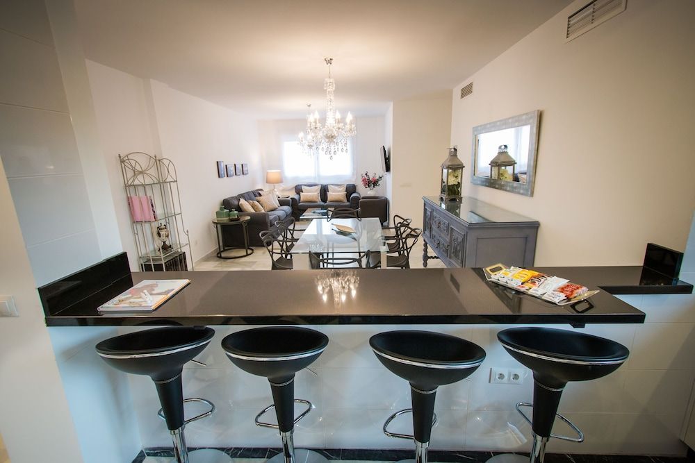 Holidays2Malaga Dos Aceras in Old Town & High Speed Wifi 1