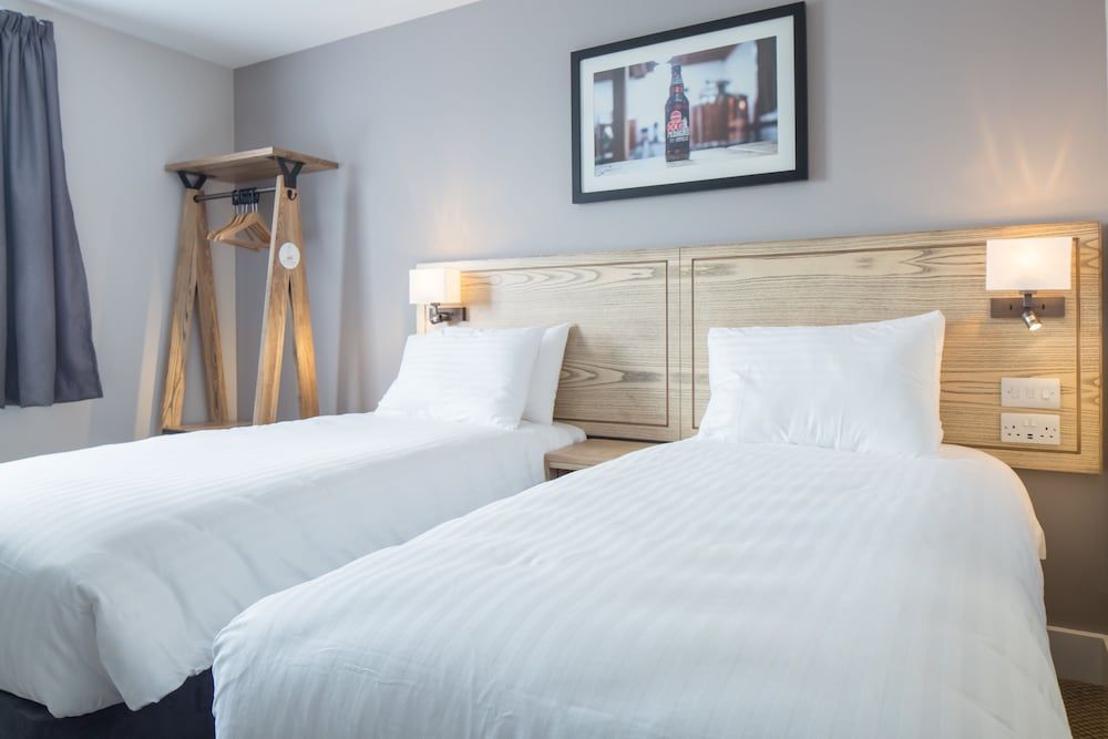 The Raven’s Cliff Lodge by Marston's Inns 2