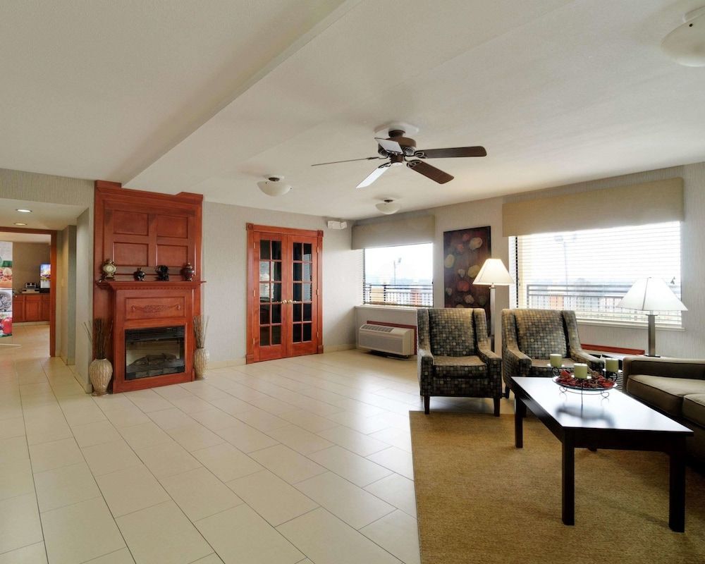 Quality Inn & Suites Clarksville 2