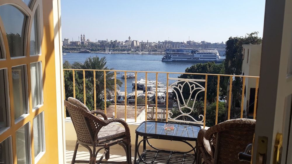 Spring Hotel Luxor 1