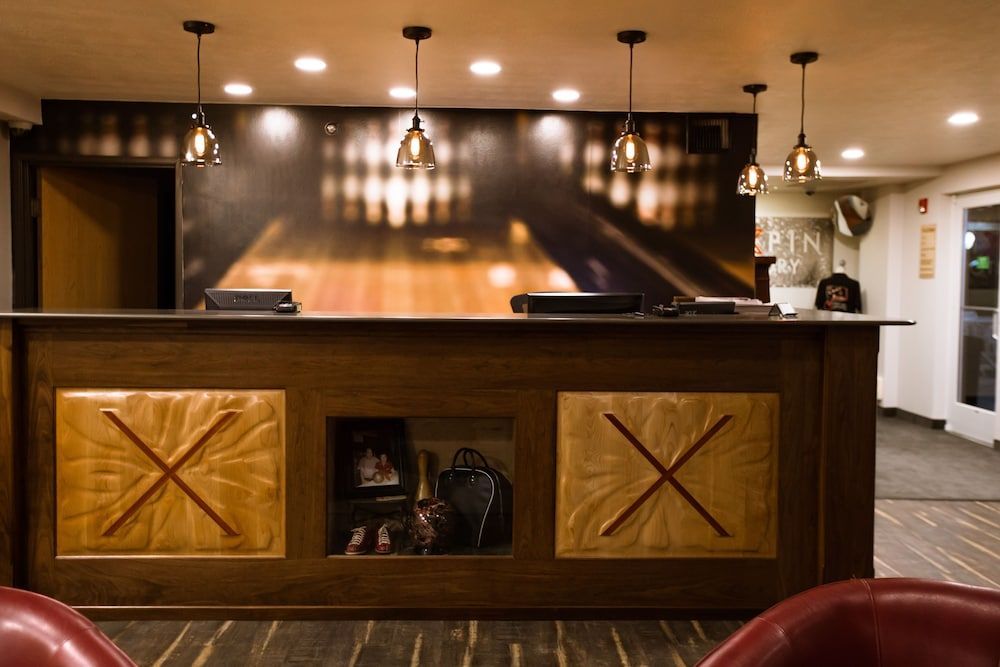 Ten Pin Inn & Suites 2