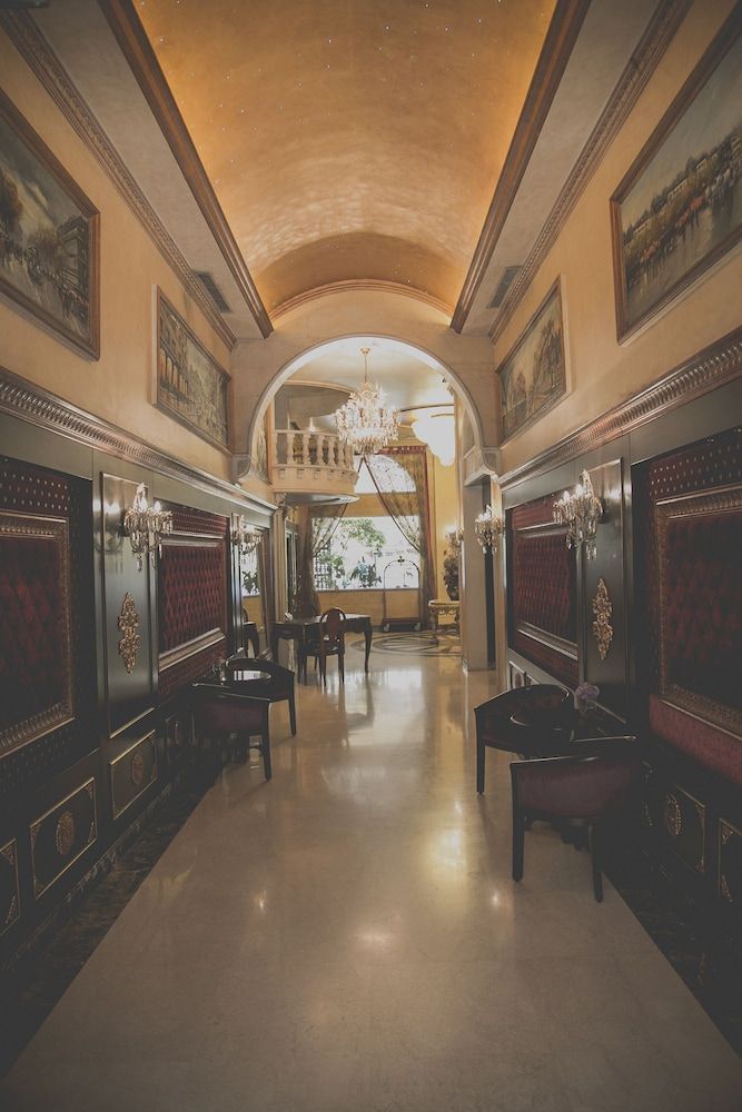 Queens Suite Hotel 2