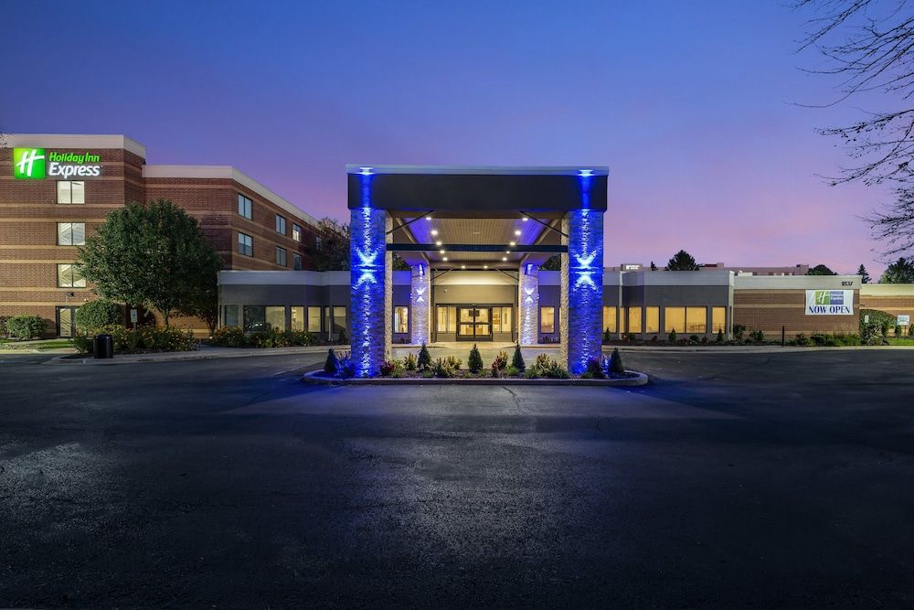 Holiday Inn Express NAPERVILLE by IHG 1