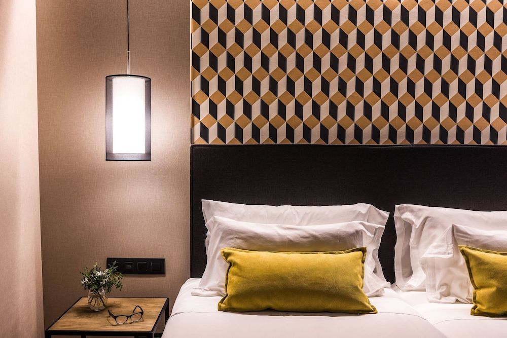 Up Rooms Vic Hotel 1