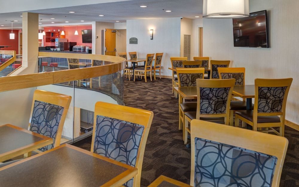 LivINN Hotel Cincinnati North/ Sharonville 2