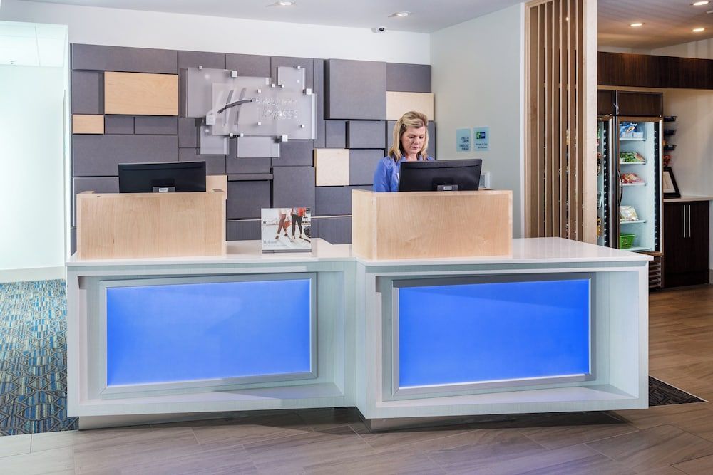 Holiday Inn Express & Suites RICE LAKE by IHG 2