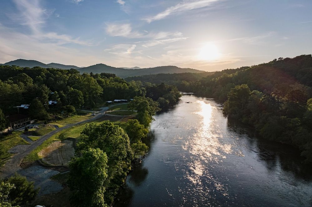 Asheville River Cabins, WorldHotels Backdrop 1