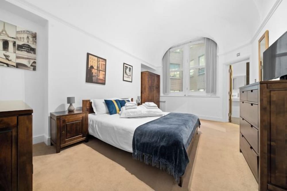 Apartment 2, 48 Bishopsgate by City Living London 2