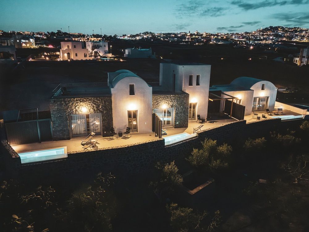 Uranides Luxury Suites 1