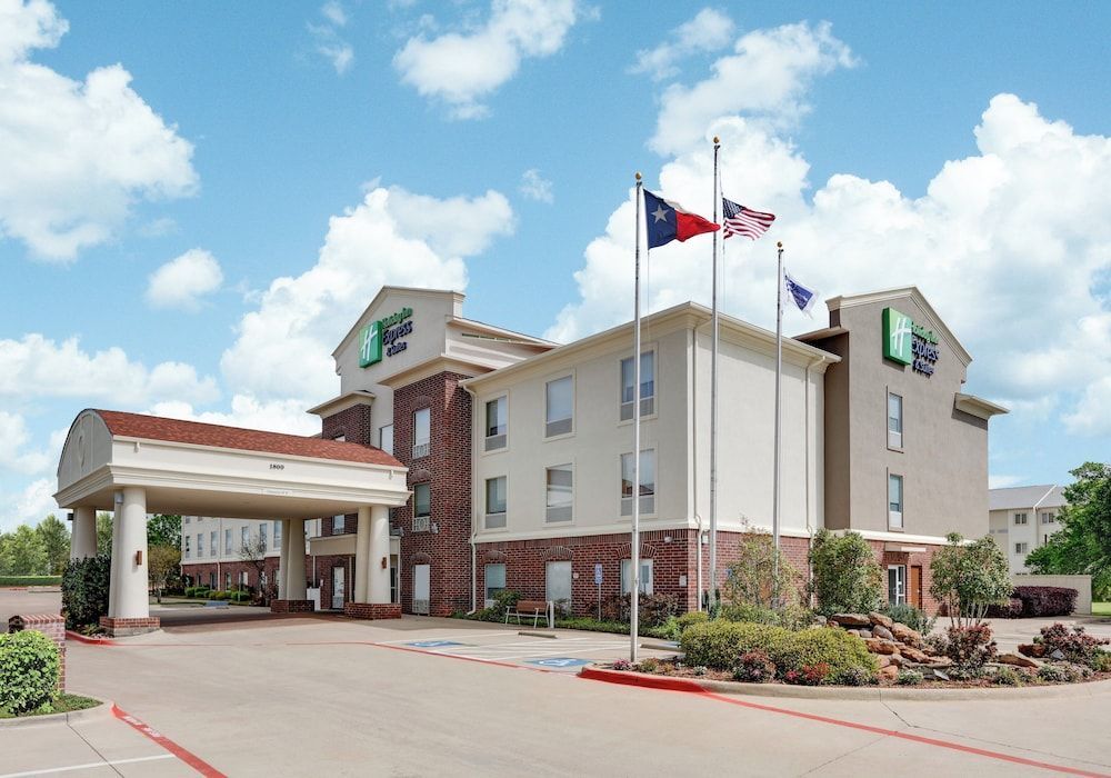 Holiday Inn Express & Suites CLEBURNE by IHG 1