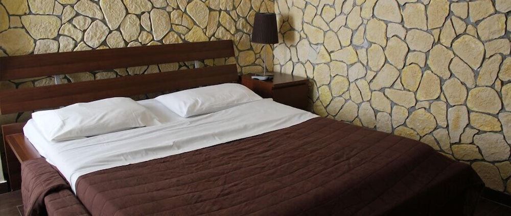 Hotel 106 1