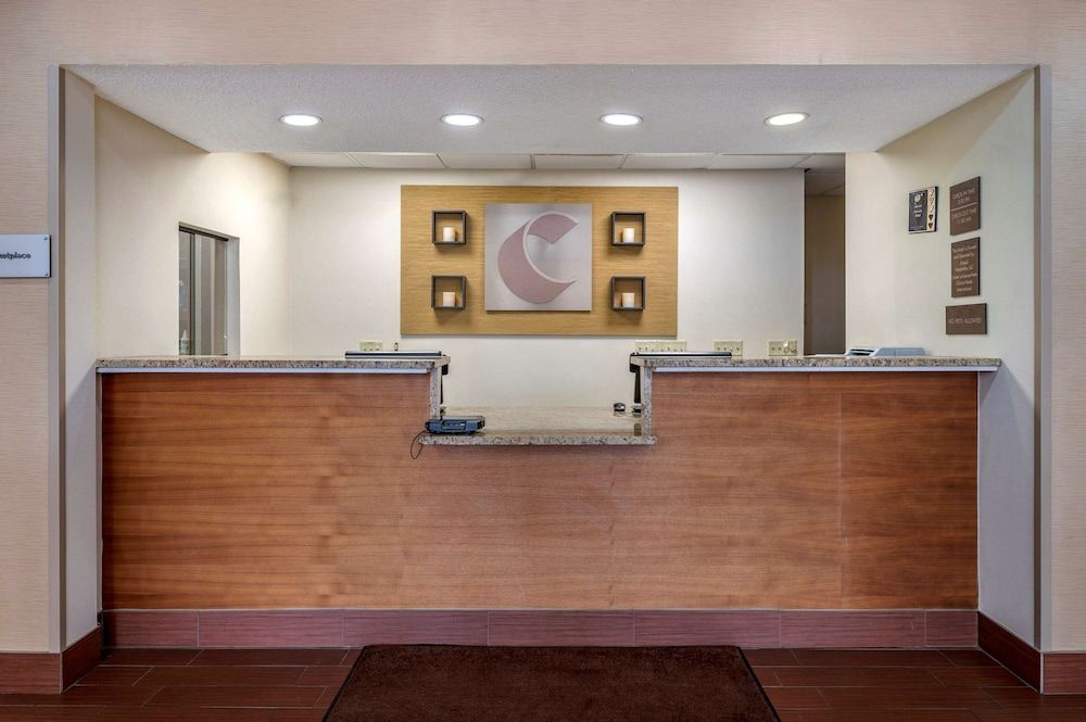 Comfort Suites Elkhart North 2