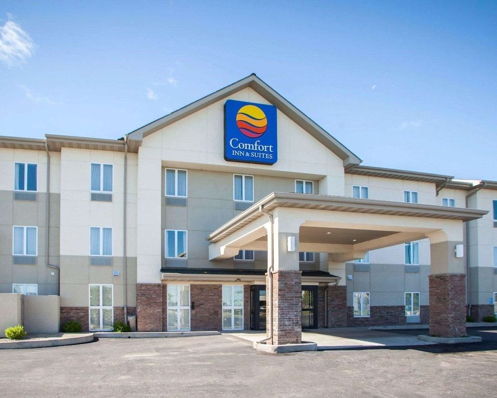 Comfort Inn & Suites Harrisonville 1