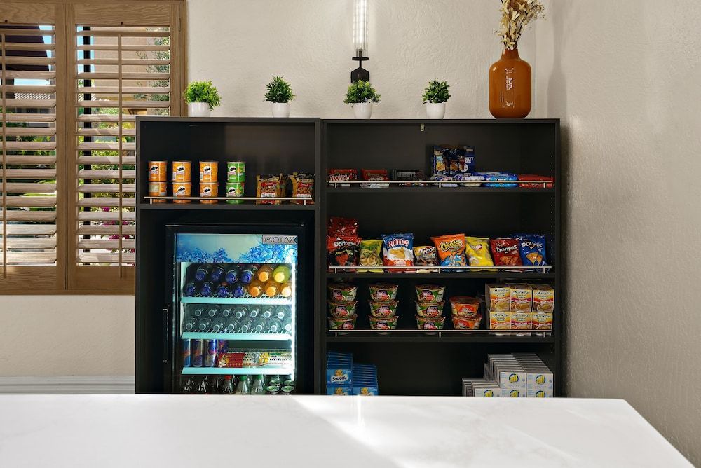 La Fuente Inn & Suites 2