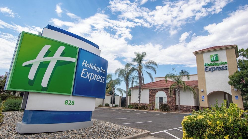 Holiday Inn Express OAKDALE by IHG 1