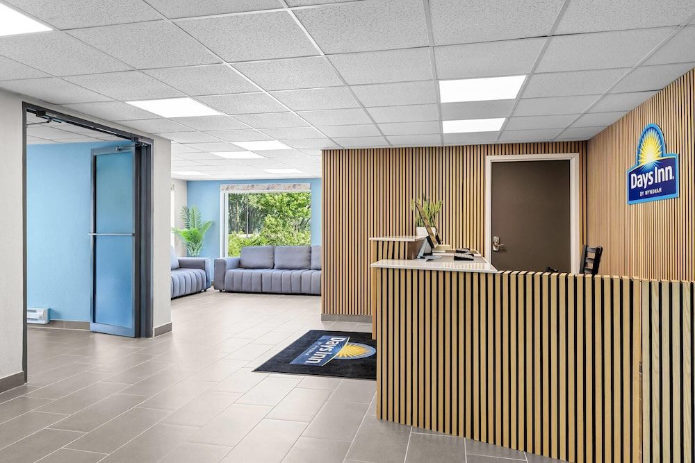 Days Inn by Wyndham La Crosse 2