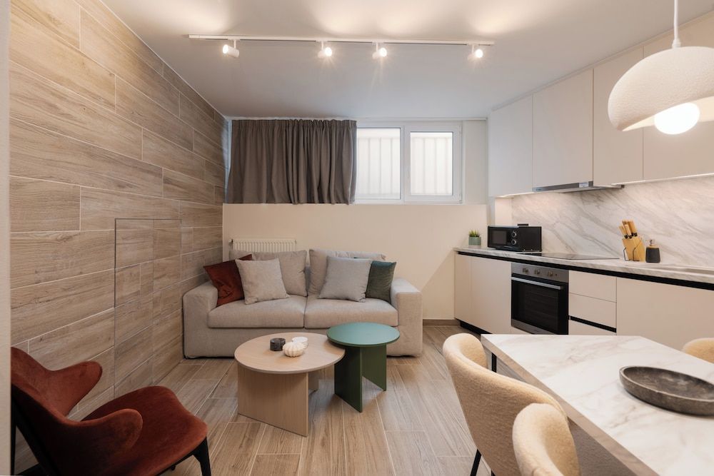 Cozy & Chic Stay Near Metro Station 1