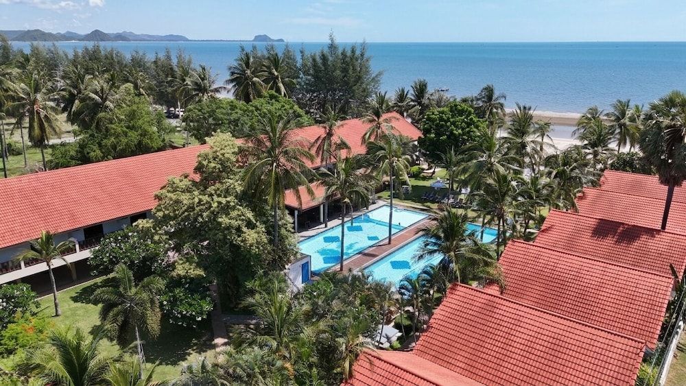 Dolphin Bay Beach Resort 1
