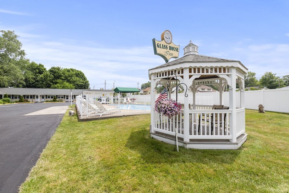 Glass House Inn Erie Near I-90 & I-79 1