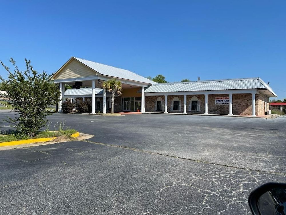 Orangeburg inn & Suites 1