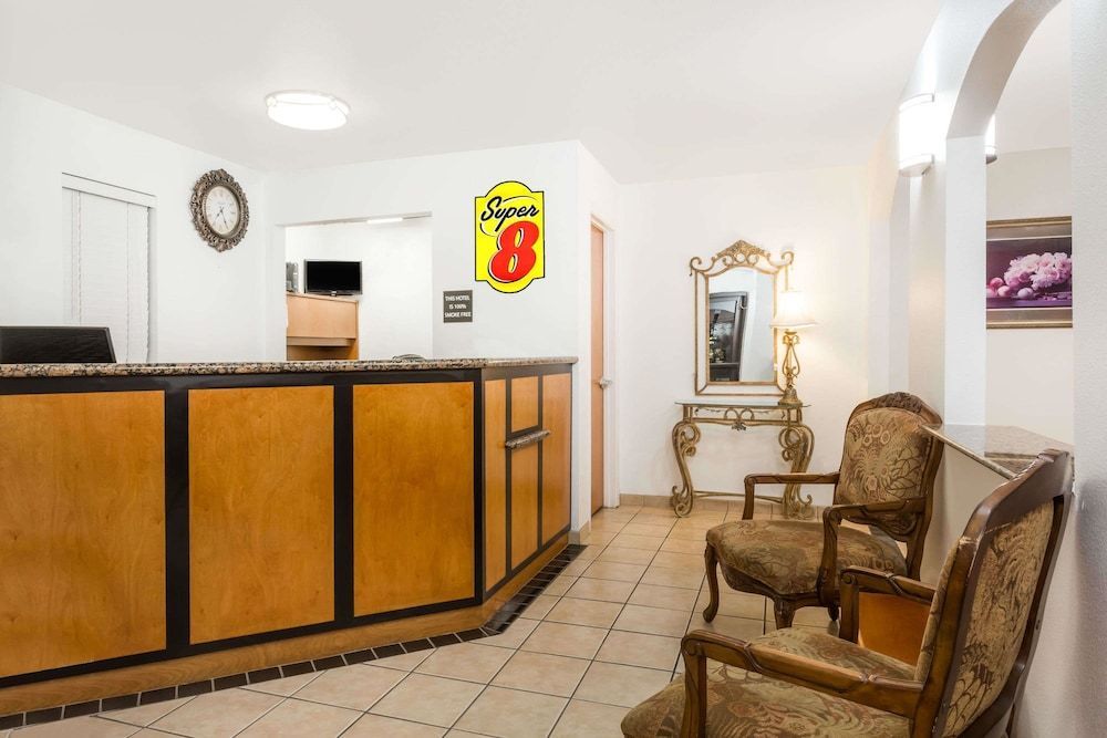 Super 8 by Wyndham Cloverdale Wine Country 1