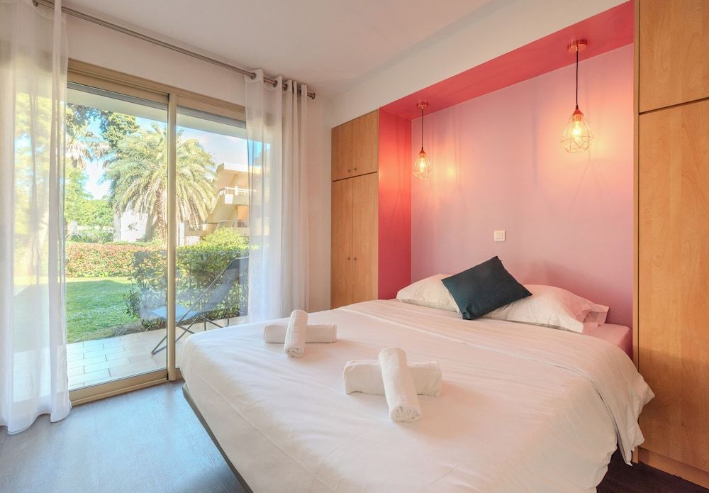 Les 15 Pins & La Mer - Riviera Escape Apartments with Pool & Garden 2