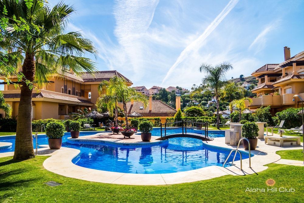 Aloha Hill Club 1