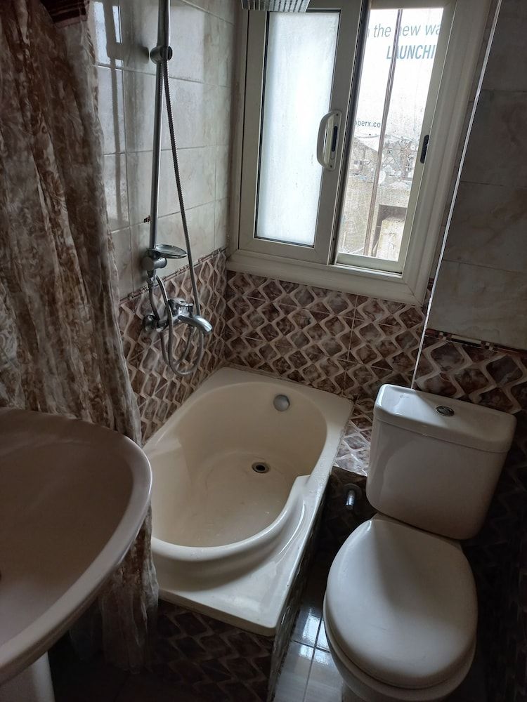 Isis Hostel 2 1