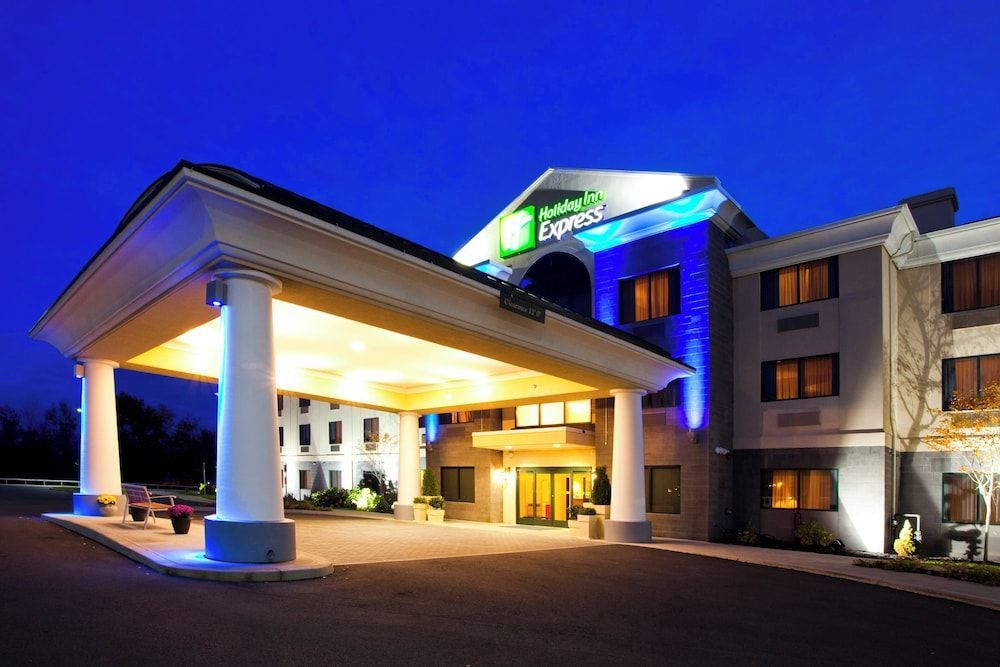 Holiday Inn Express SYRACUSE AIRPORT by IHG 1