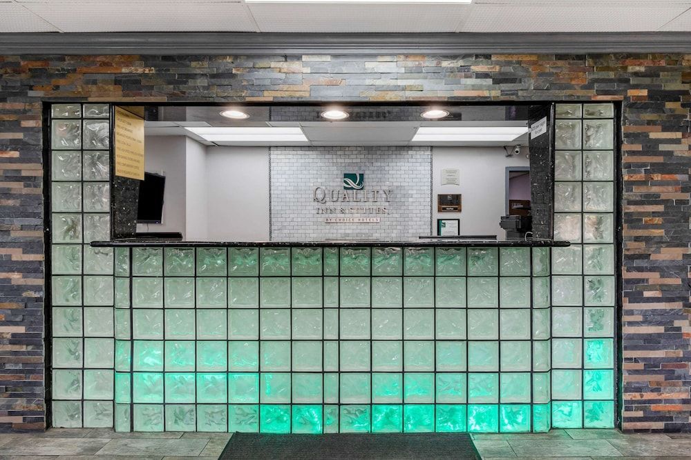 Quality Inn & Suites Ft. Jackson Maingate 1
