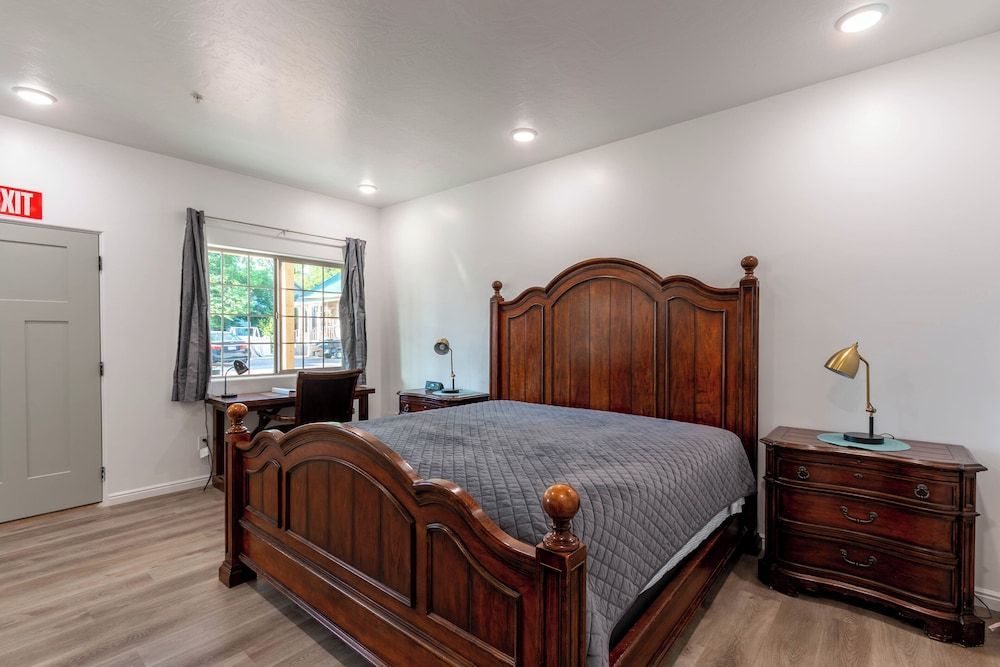 Hurricane Hideaway Lodging 1