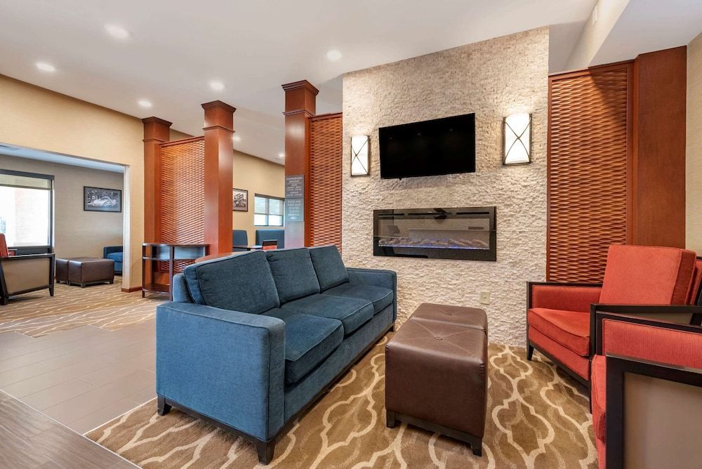 Comfort Suites West Indianapolis - Brownsburg 2