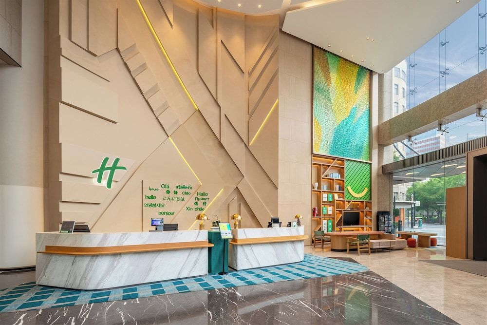 Holiday Inn Shanghai Nanjing Road by IHG 2
