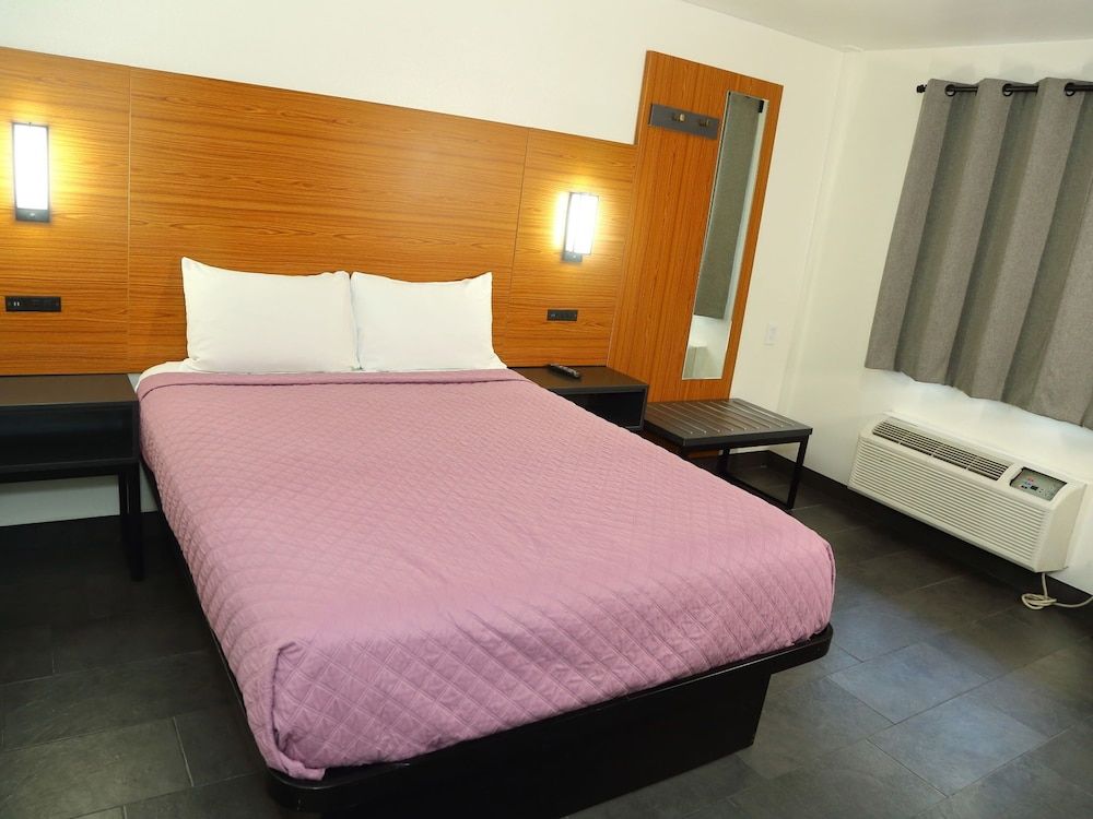 SOFI MOTEL 2