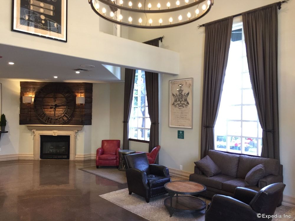 Anaheim Camelot Inn & Suites 2