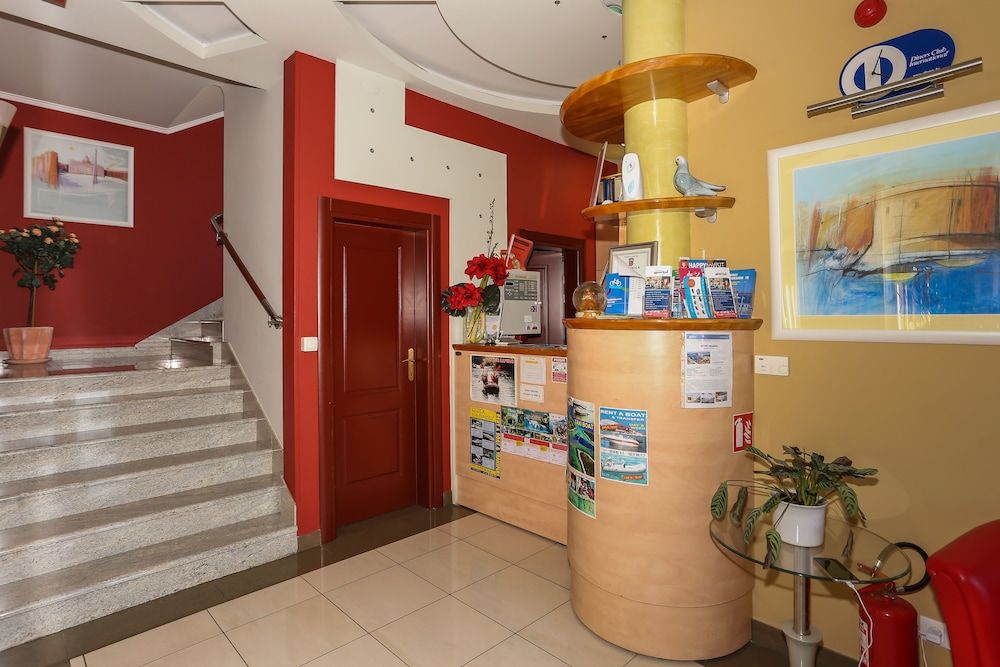 Apartments and Rooms Astoria 2