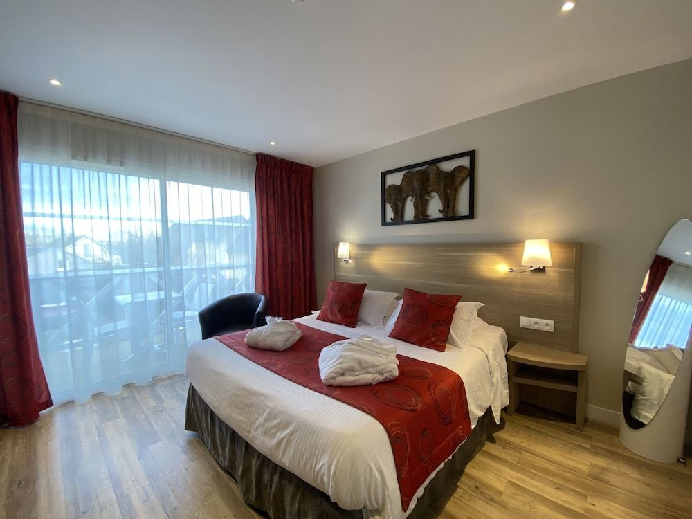Contact hôtel - Hôtel Les Bleuets & SPA 1