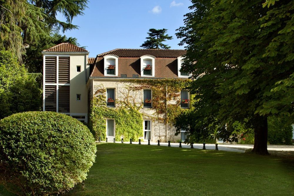 L'Orangerie du Château des Reynats 1