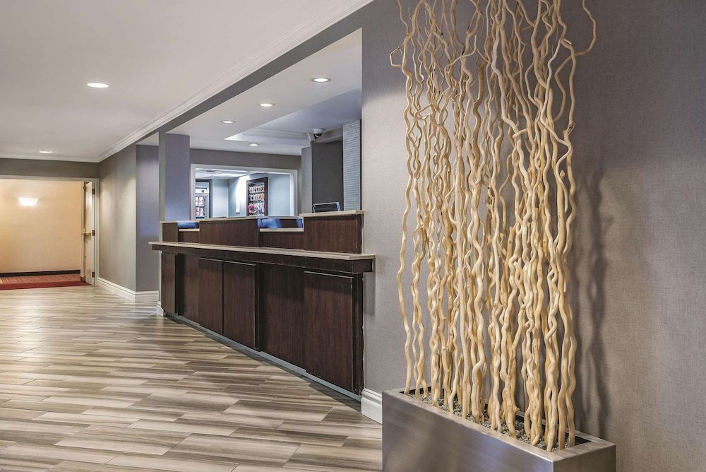 La Quinta Inn & Suites by Wyndham University Area Chapel Hill 2