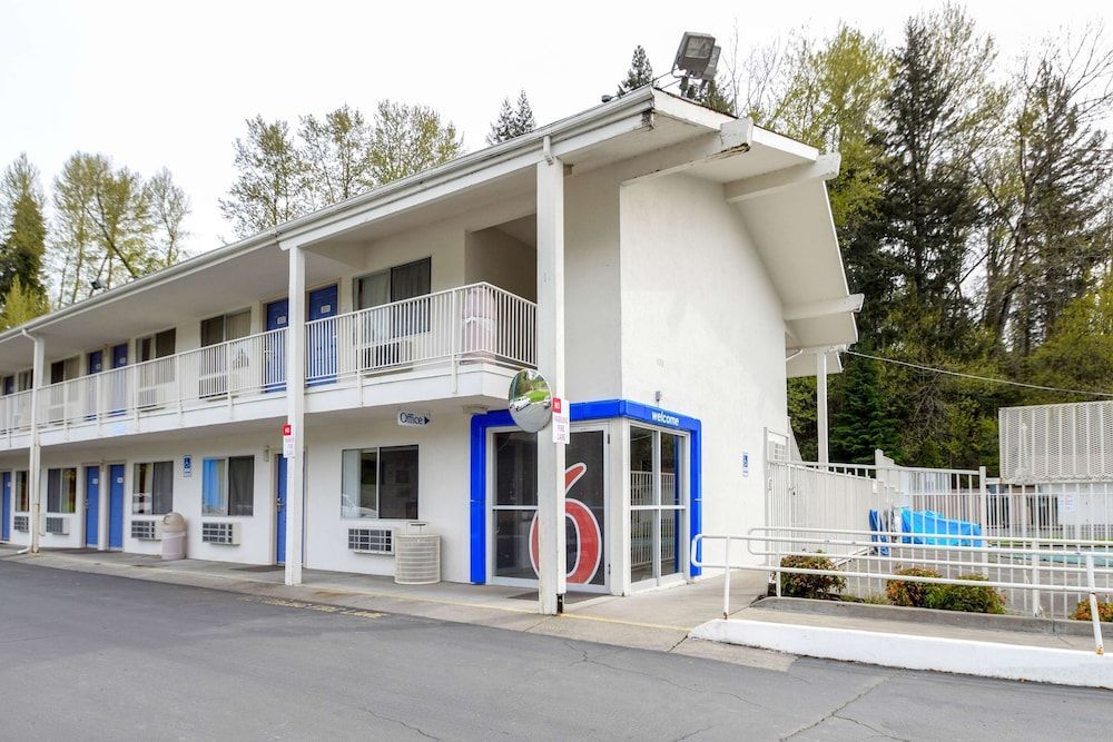 Motel 6-Kelso, WA - Mt. St. Helens 1
