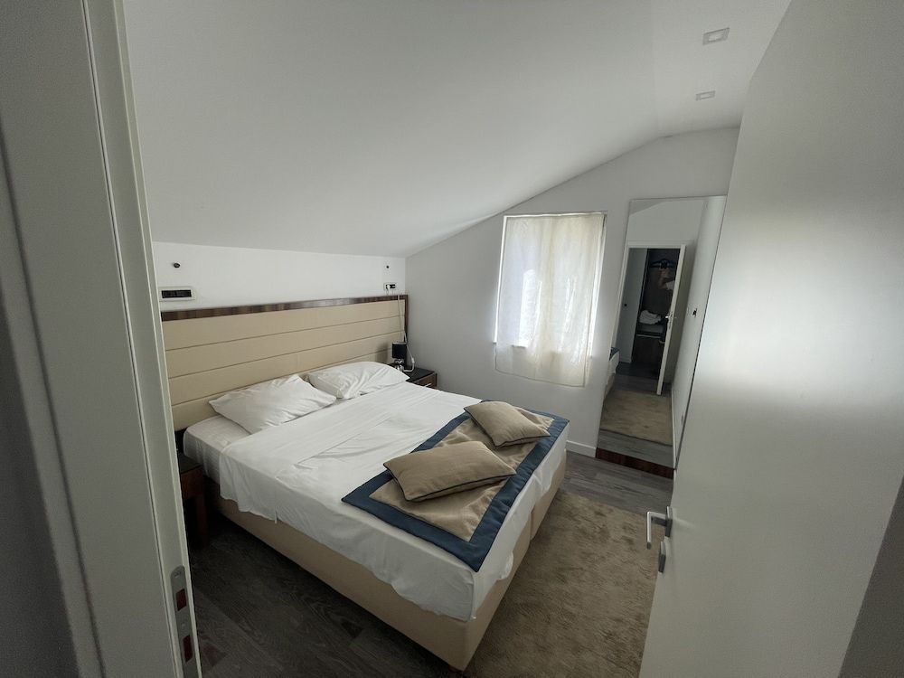 M House 1