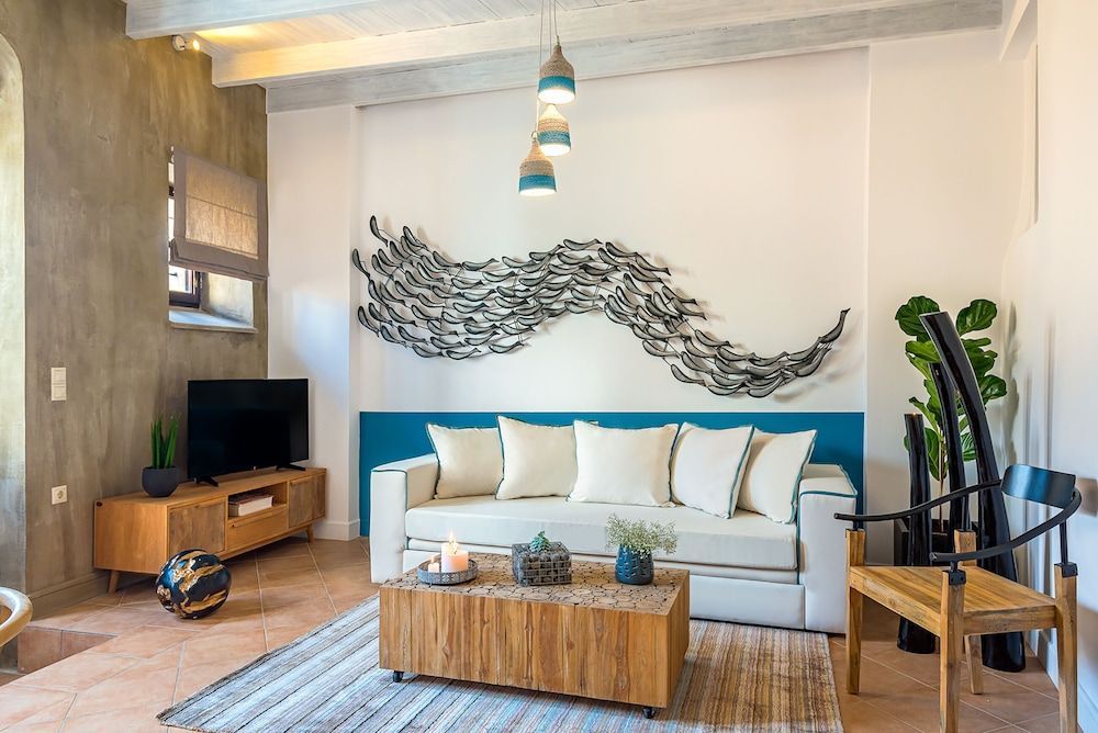 Lithinon Luxury Suites 1