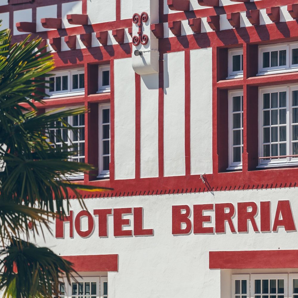 Hôtel Berria par La Maison de Pierre 1